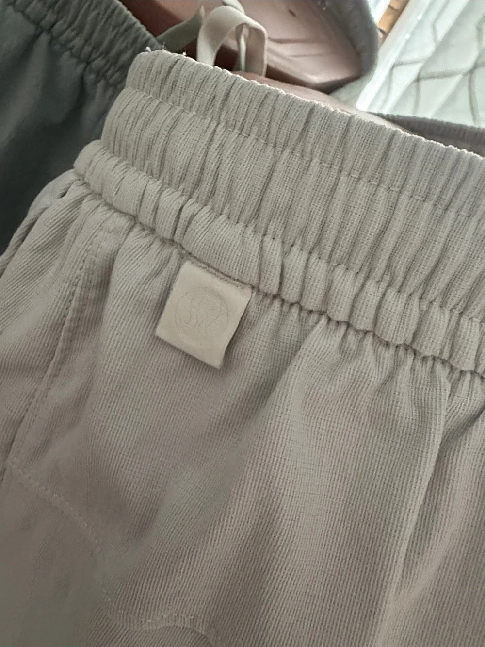 lululemon athletica Men's Light Beige Elastic-Waist Athletic Shorts